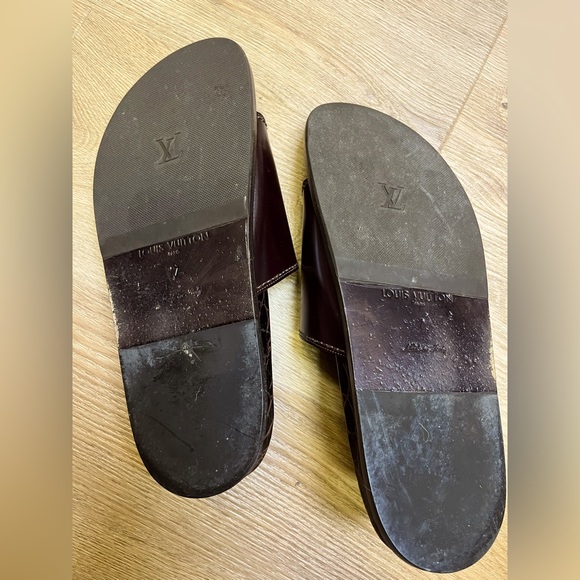 LOUIS VUITTON. Authentic LV Men’s’ Leather Open Toe Slides-Mules-Sandals. - Picture 4 of 4